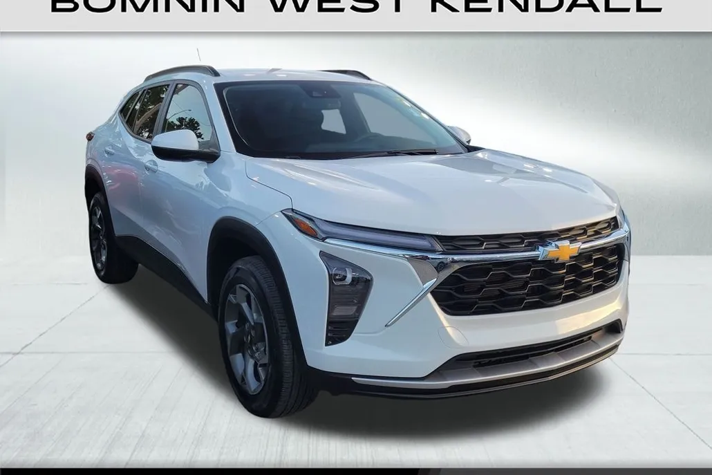 2024 Chevrolet Trax LT photo 1