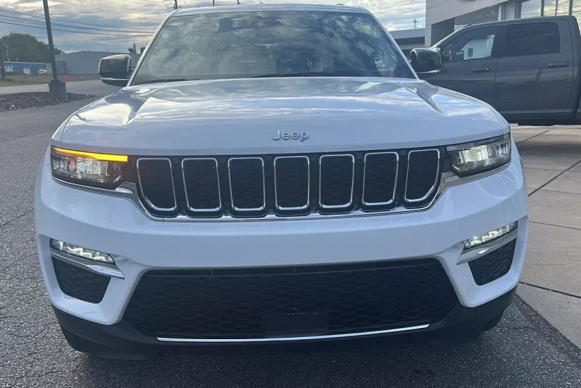 2022 Jeep Grand Cherokee Limited photo 1