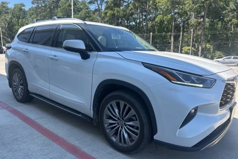 2022 Toyota Highlander Platinum photo 1