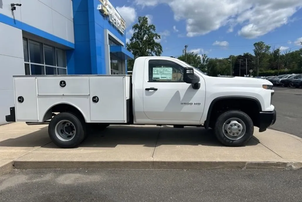 2025 Chevrolet Silverado 3500HD photo 1