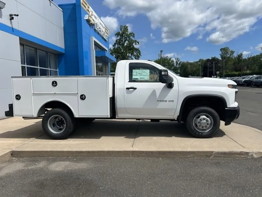 2025 Chevrolet Silverado 3500HD photo 1