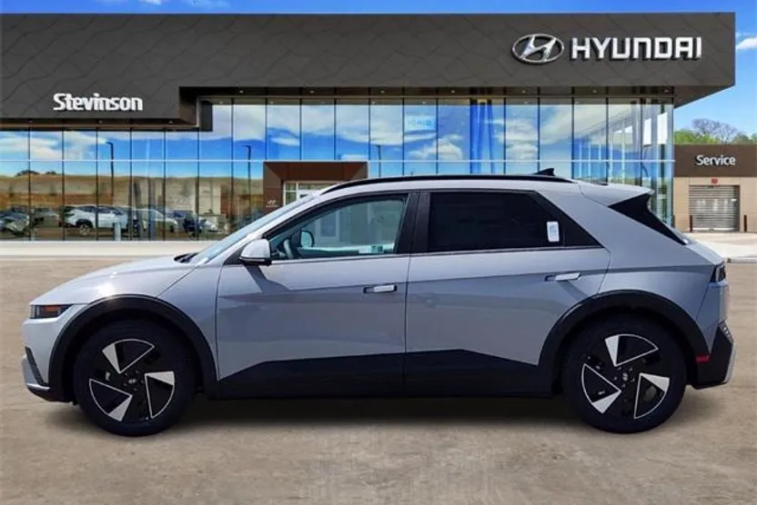2025 Hyundai Ioniq 5 SE photo 1