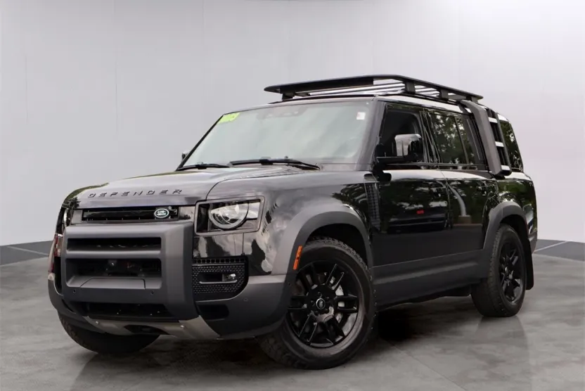 2023 Land Rover Defender 130 SE photo 1