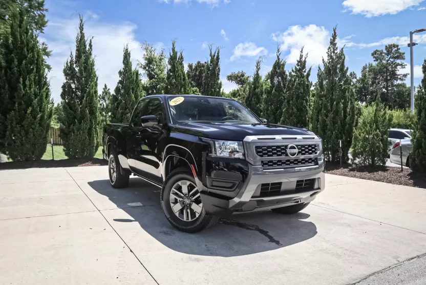 2025 Nissan Frontier SV photo 1