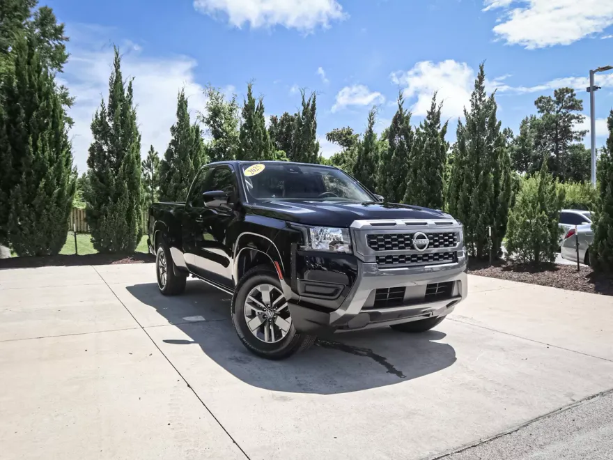 2025 Nissan Frontier SV photo 1