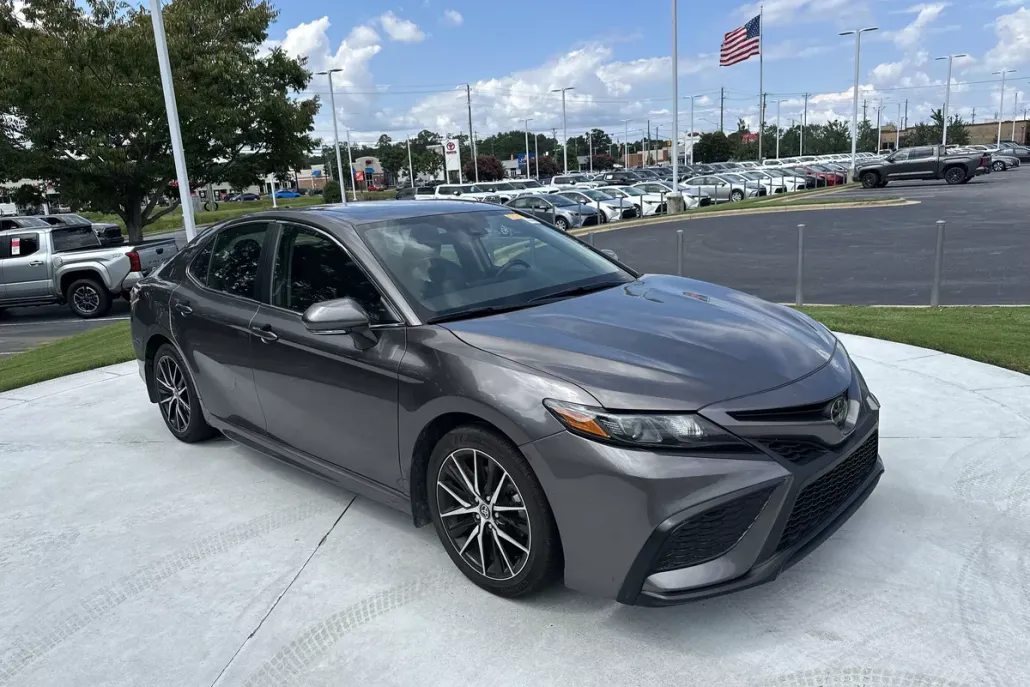 2024 Toyota Camry SE photo 1