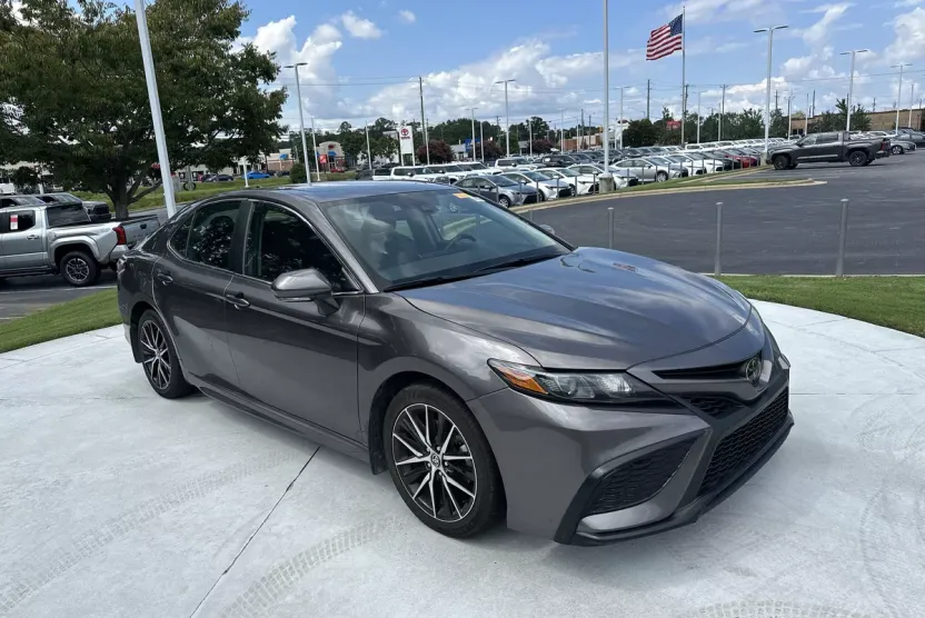 2024 Toyota Camry SE photo 1