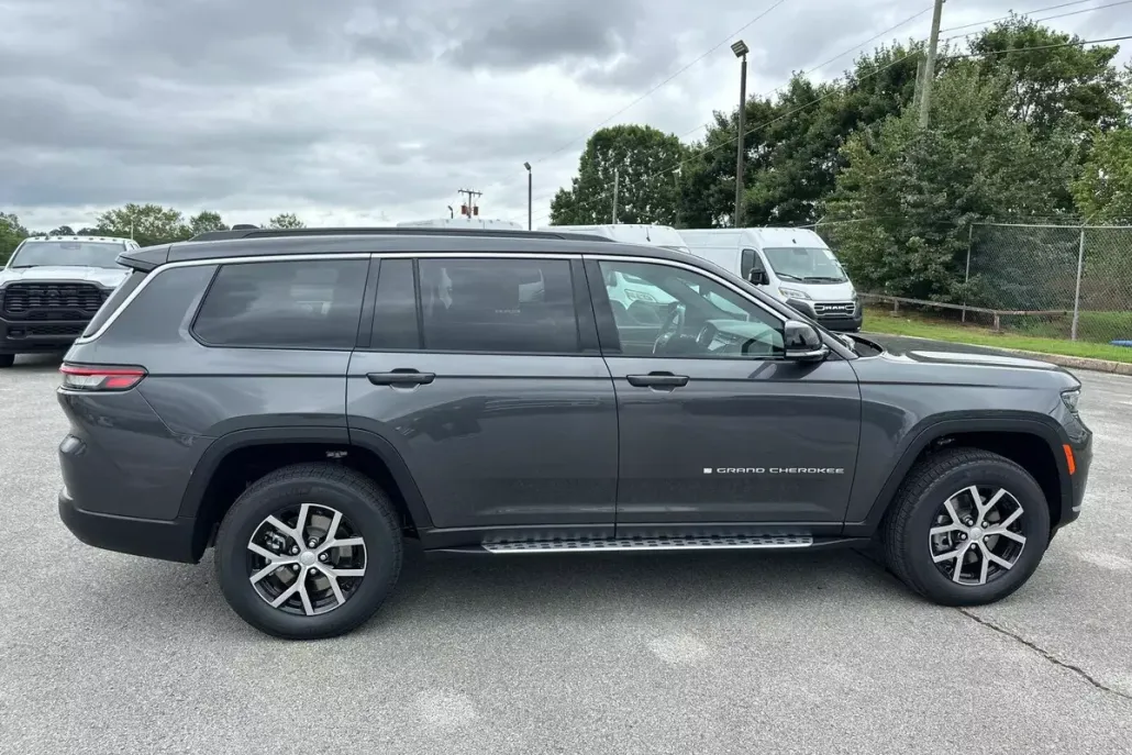 2025 Jeep Grand Cherokee Limited photo 1