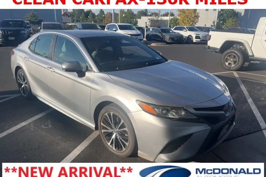 2018 Toyota Camry LE photo 1