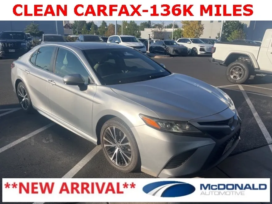 2018 Toyota Camry LE photo 1