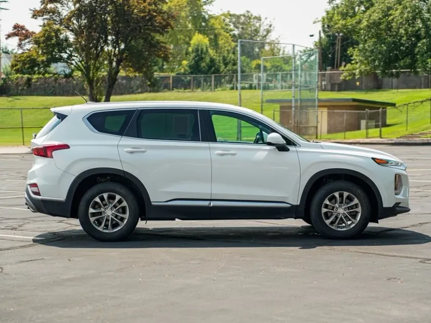 2019 Hyundai Santa Fe SE photo 1