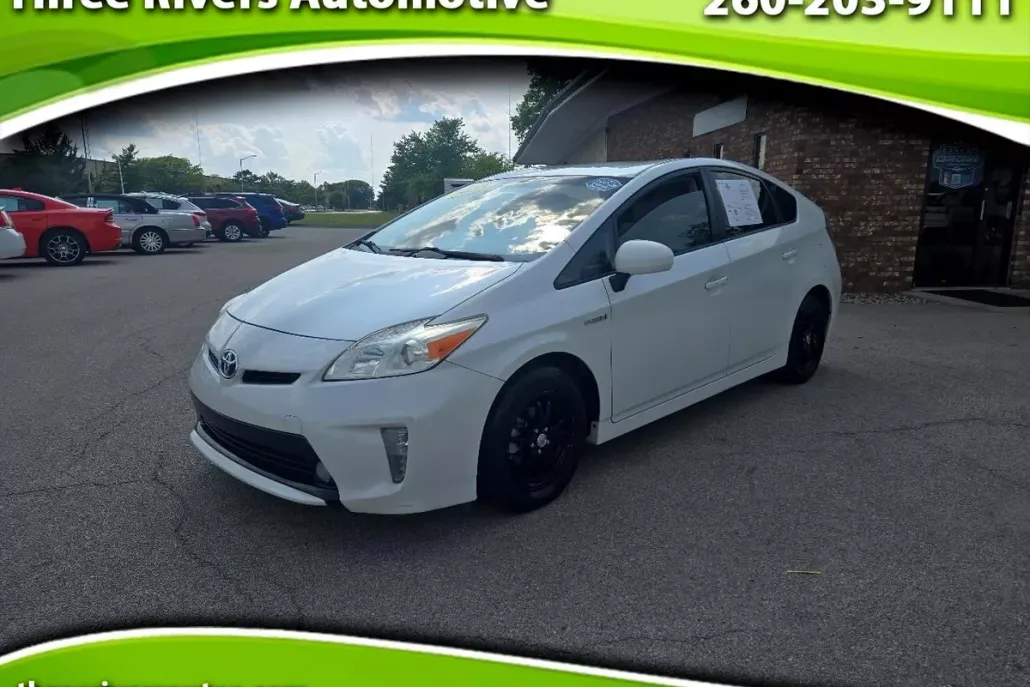 2015 Toyota Prius Two photo 1