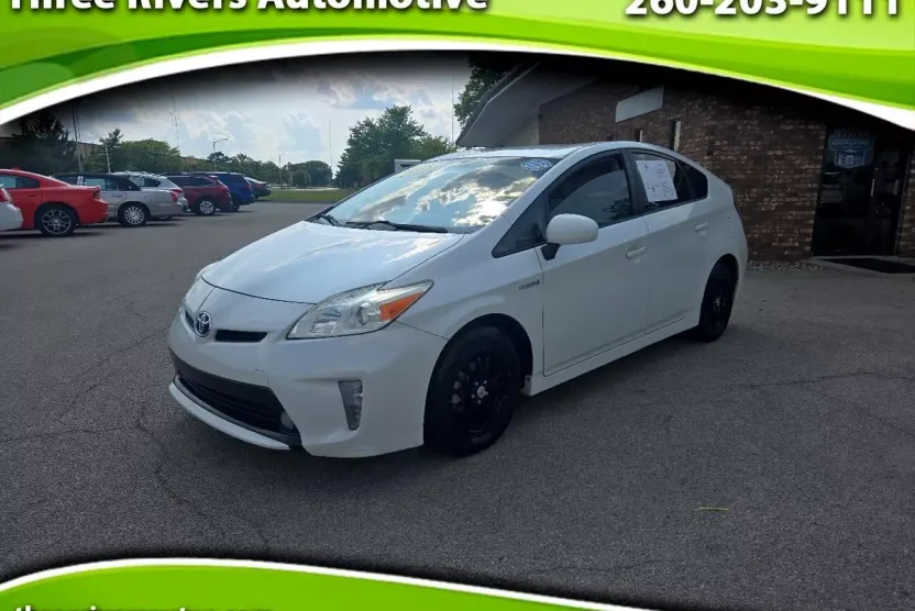 2015 Toyota Prius Two photo 1