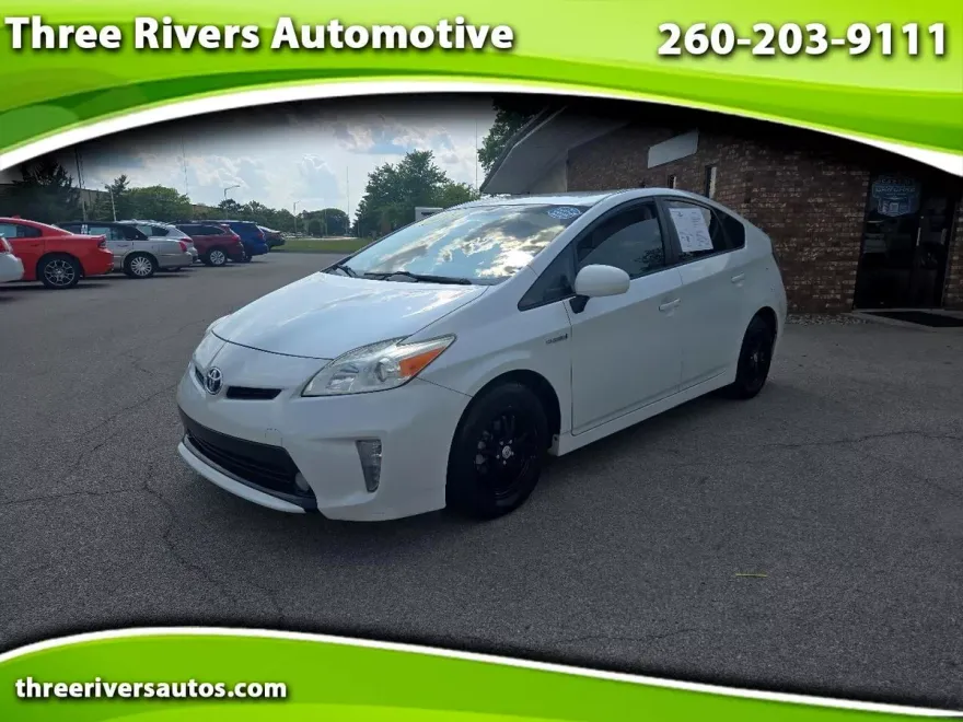 2015 Toyota Prius Two photo 1