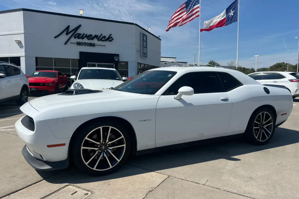 2022 Dodge Challenger R/T photo 1