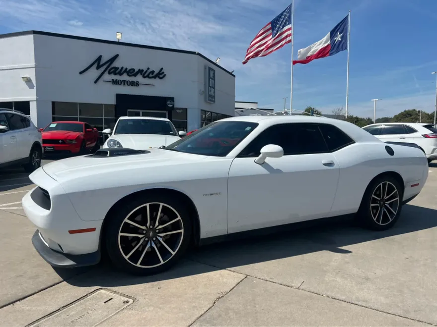 2022 Dodge Challenger R/T photo 1