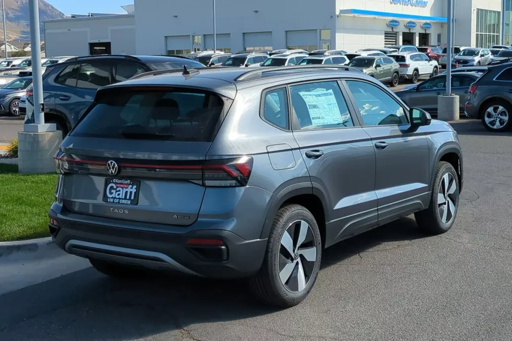2025 Volkswagen Taos S photo 1