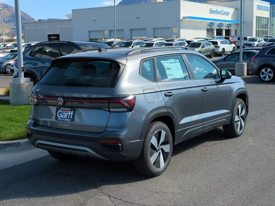2025 Volkswagen Taos S photo 1