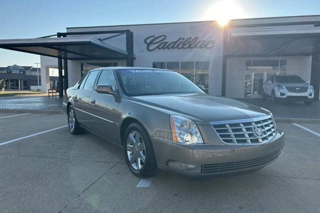 2006 Cadillac DTS Base photo 1