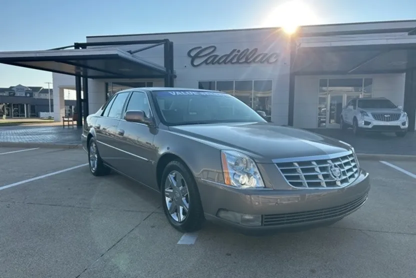 2006 Cadillac DTS Base photo 1