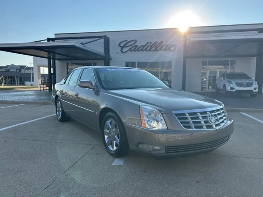 2006 Cadillac DTS Base photo 1