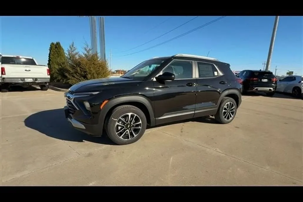 2025 Chevrolet Trailblazer LT photo 1