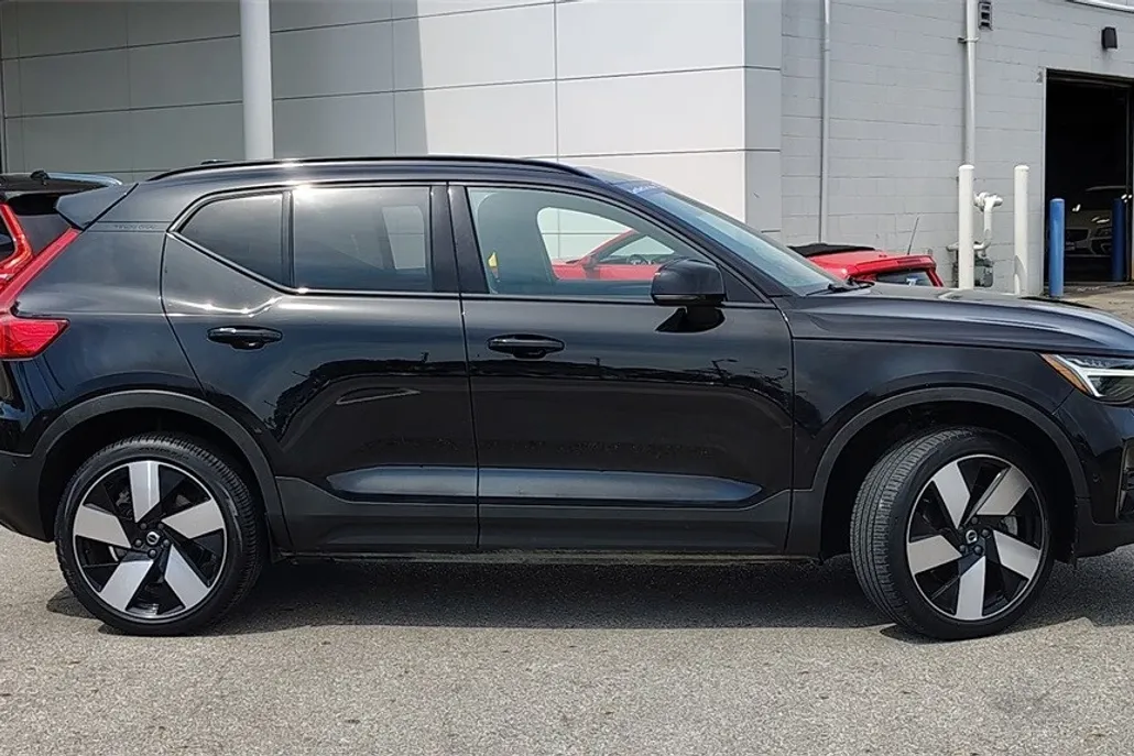 2023 Volvo XC40 Recharge Ultimate photo 1