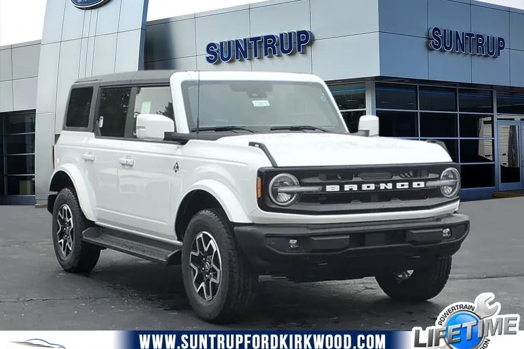 2025 Ford Bronco Outer Banks photo 1
