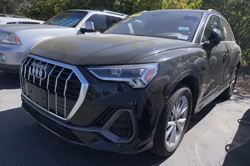 2023 Audi Q3 45 TFSI S line Premium photo 1