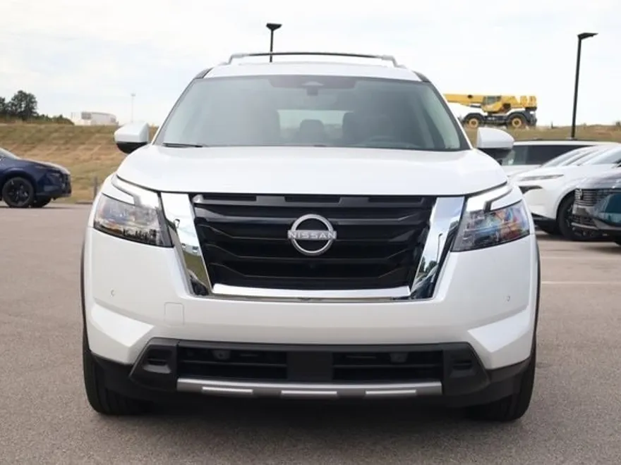 2025 Nissan Pathfinder Platinum photo 1