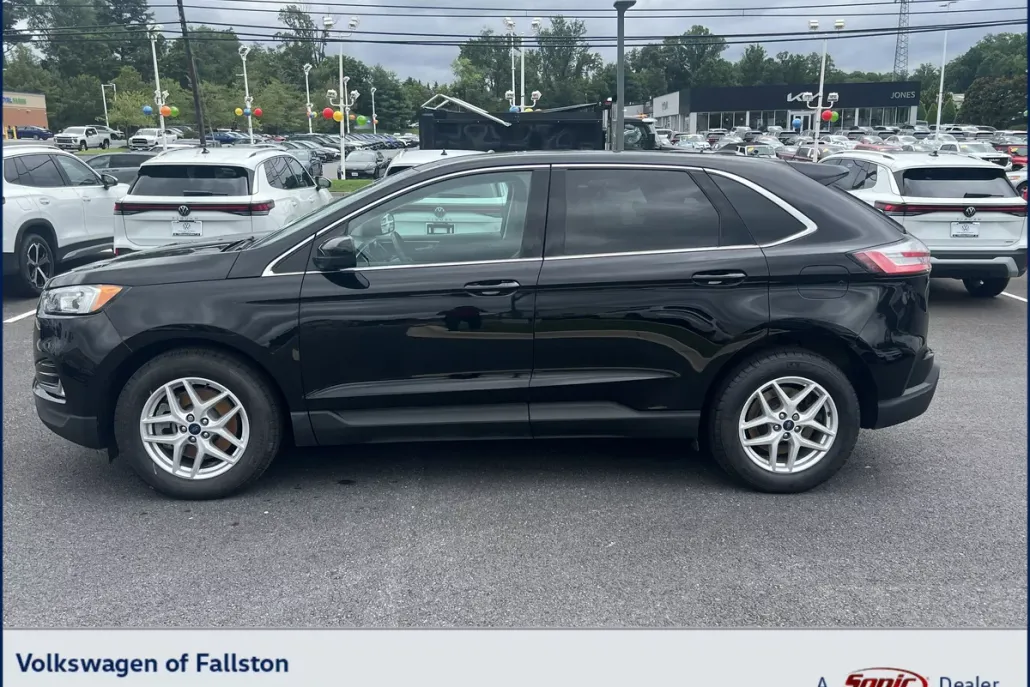 2021 Ford Edge SEL photo 1