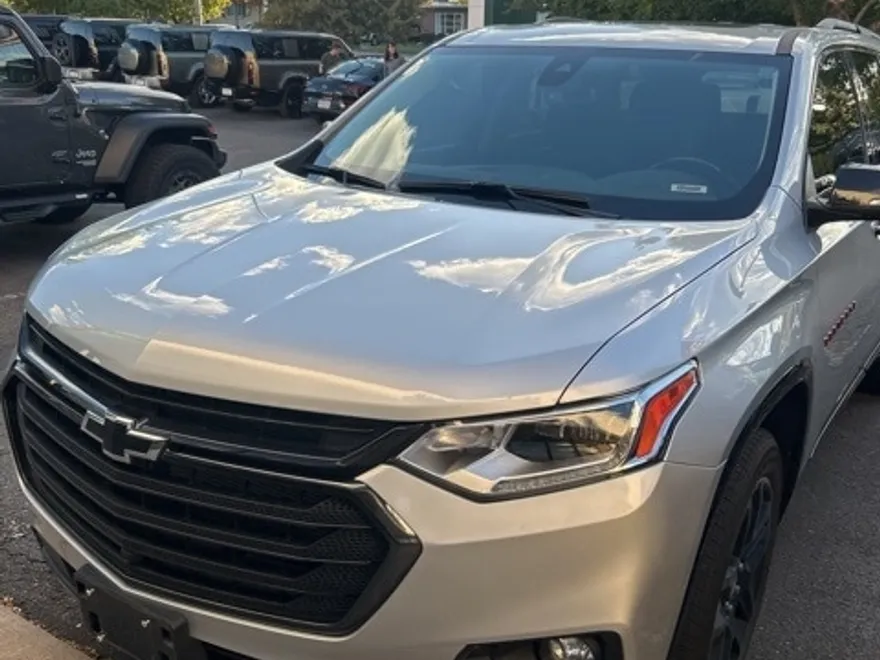 2021 Chevrolet Traverse Premier photo 1