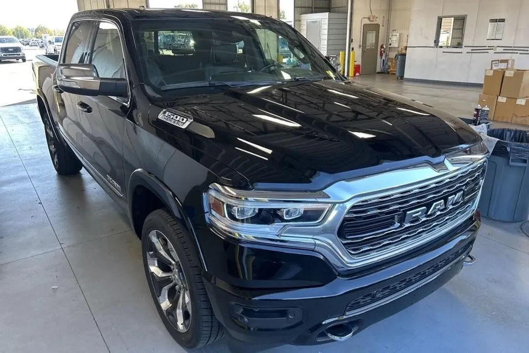 2022 Ram 1500 Limited photo 1