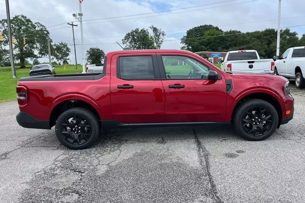 2025 Ford Maverick XLT photo 1