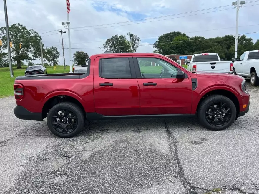 2025 Ford Maverick XLT photo 1