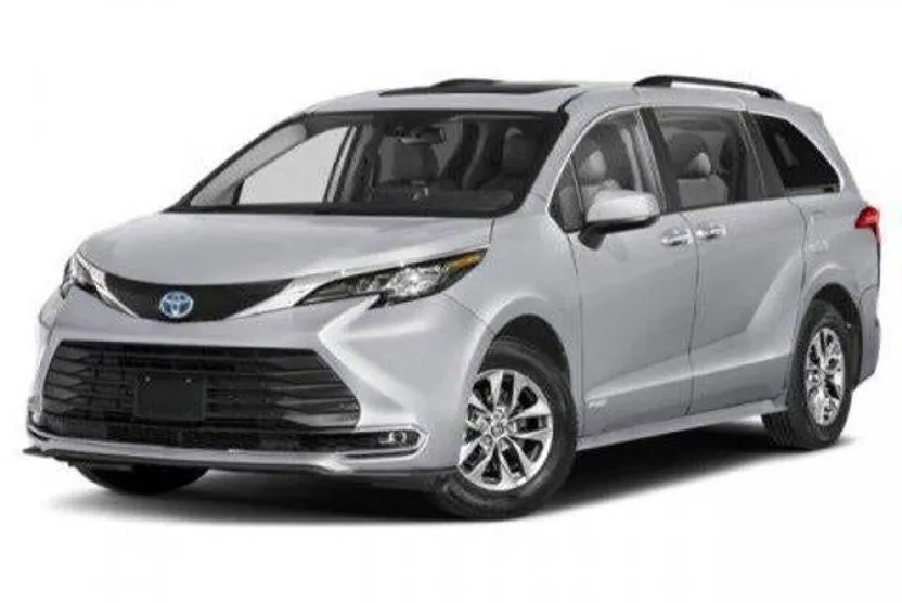 2023 Toyota Sienna XLE photo 1