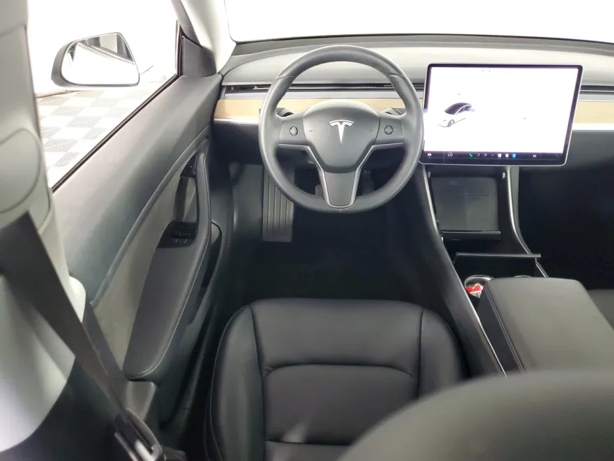 2018 Tesla Model 3 Long Range photo 1