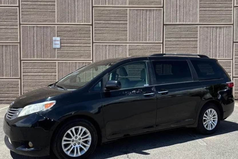 2015 Toyota Sienna Limited photo 1