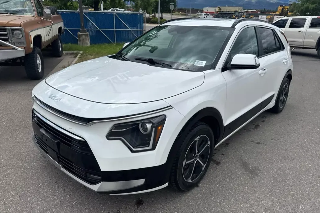 2023 Kia Niro SX photo 1