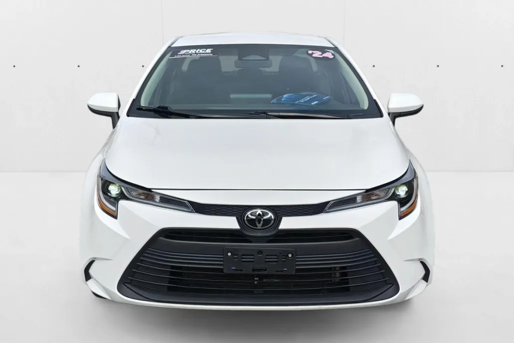 2024 Toyota Corolla LE photo 1
