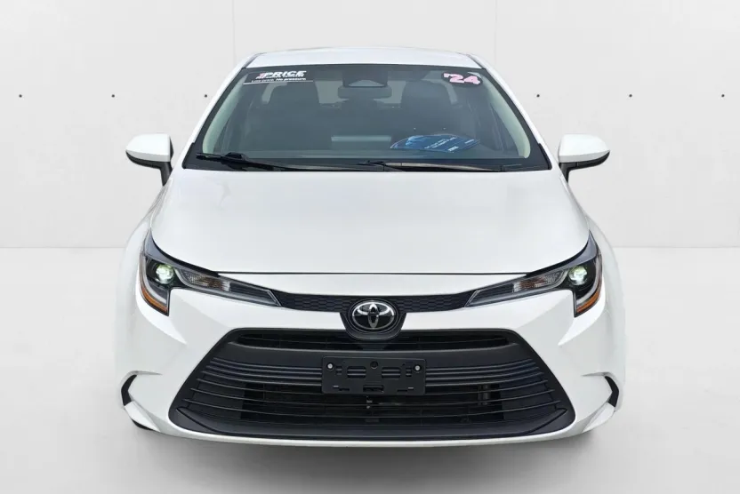 2024 Toyota Corolla LE photo 1