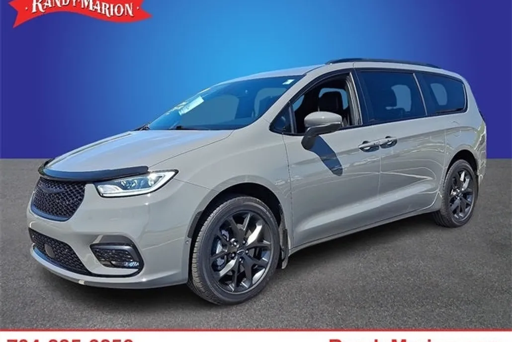 2023 Chrysler Pacifica Touring L photo 1