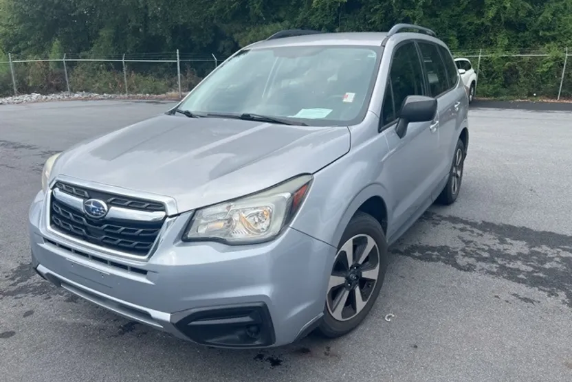 2017 Subaru Forester 2.5i photo 1