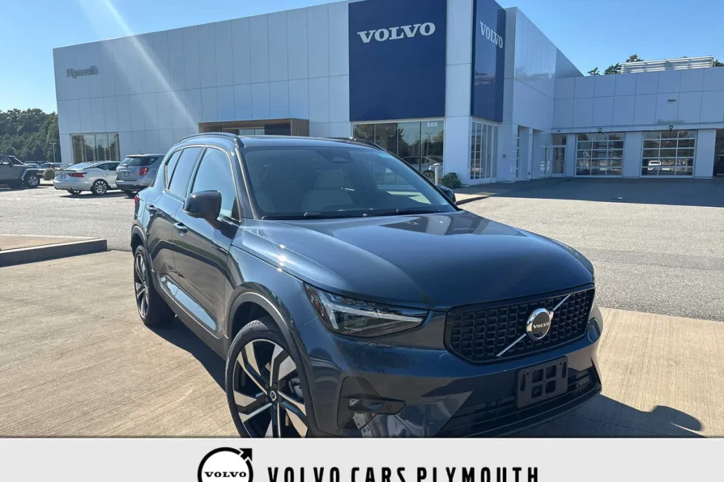 2026 Volvo XC40 photo 1