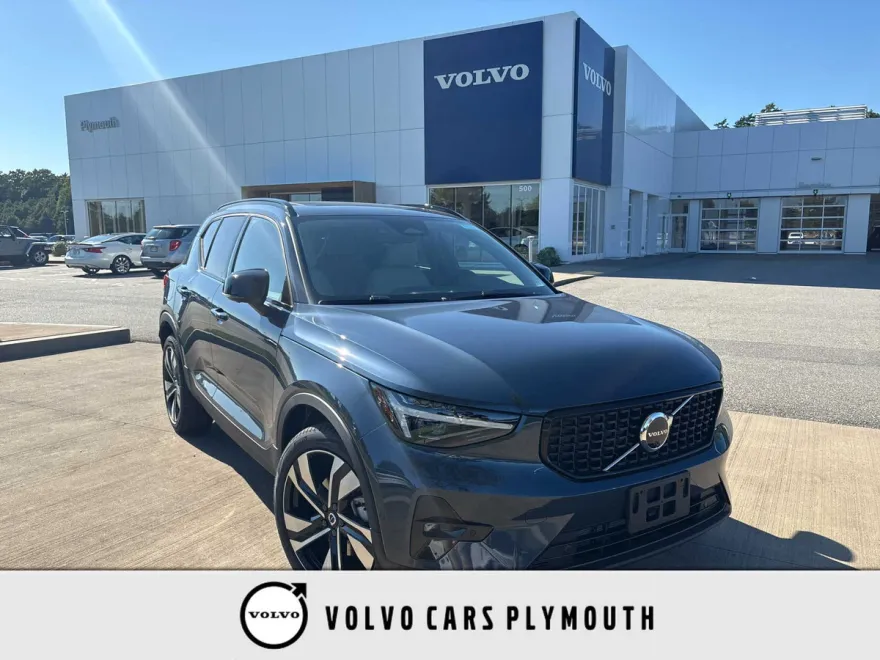 2026 Volvo XC40 photo 1