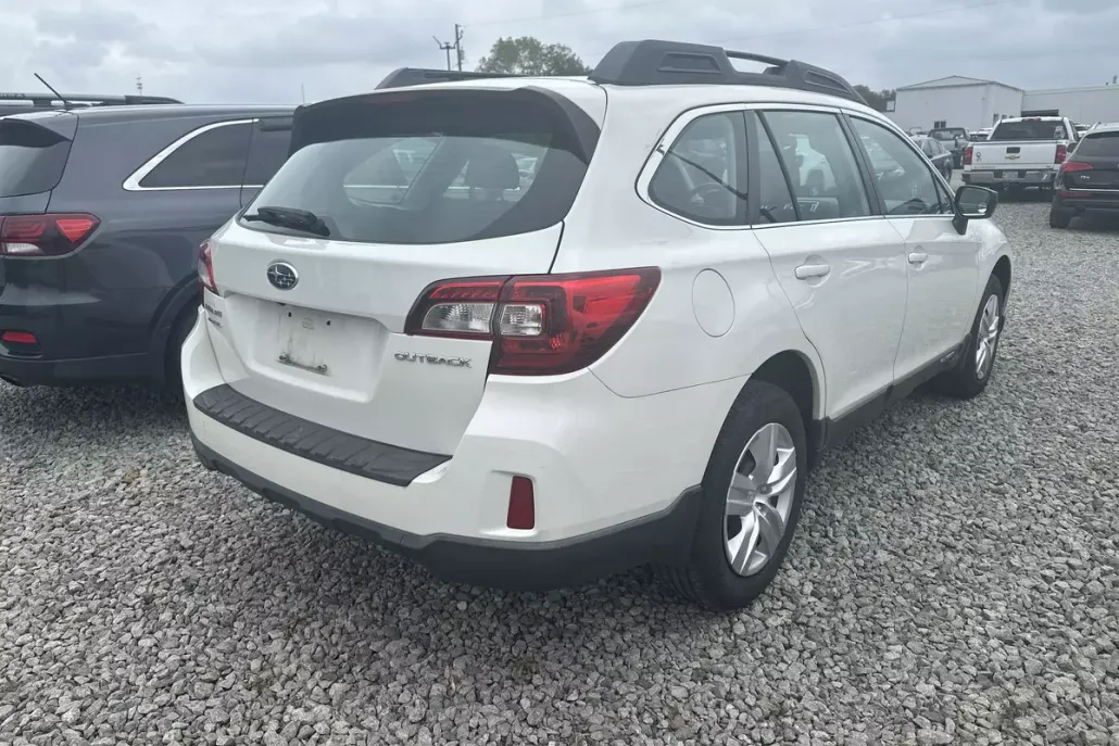 2015 Subaru Outback 2.5i photo 1
