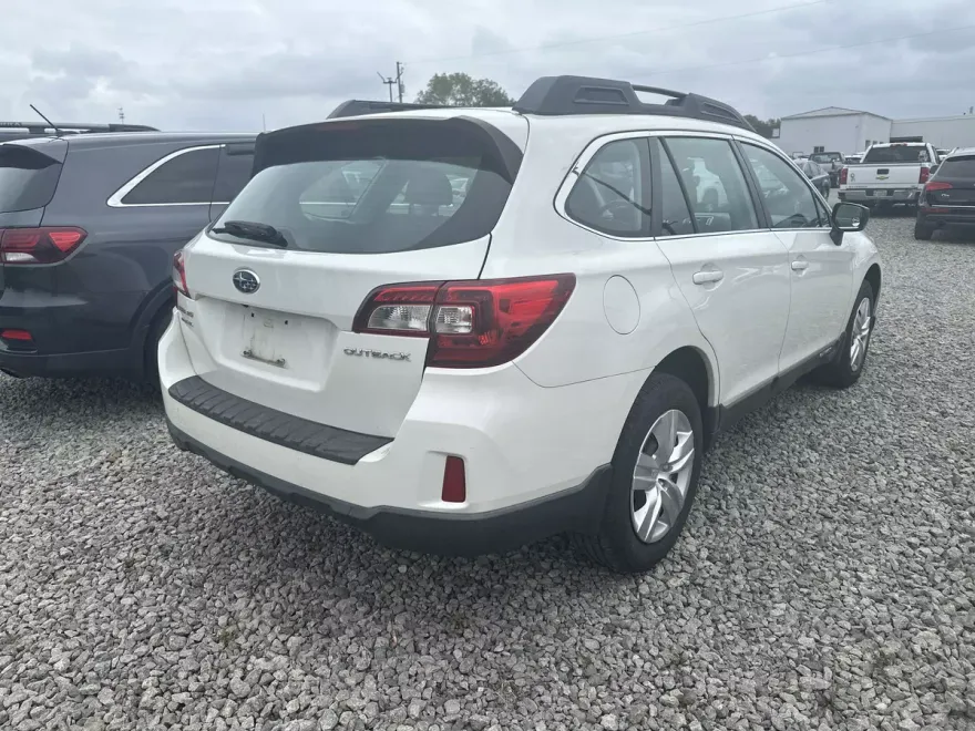 2015 Subaru Outback 2.5i photo 1