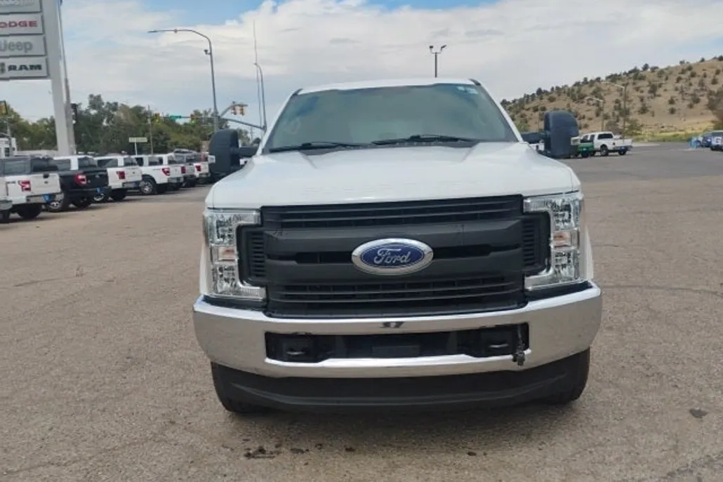 2017 Ford F-350 Platinum photo 1