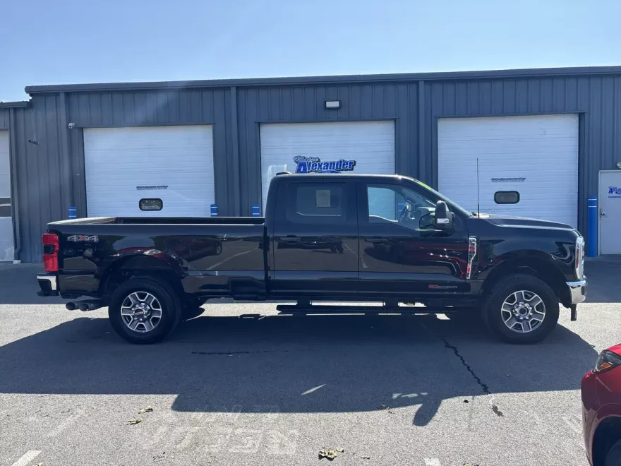 2024 Ford F-350 Lariat photo 1