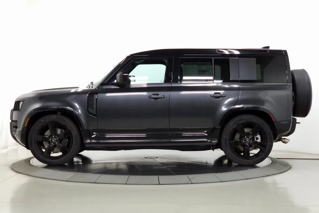 2025 Land Rover Defender 110 X-Dynamic SE photo 1